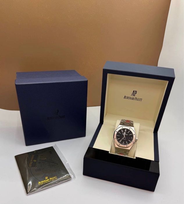 Часовник Audemars Piguet Royal Oak с черен циферблат (пълен комплект) – нов.