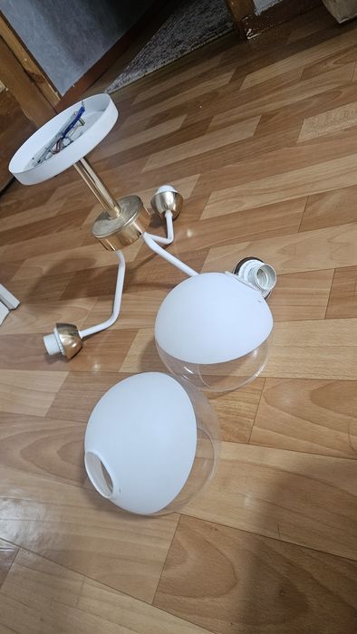 Люстра трехрожковая