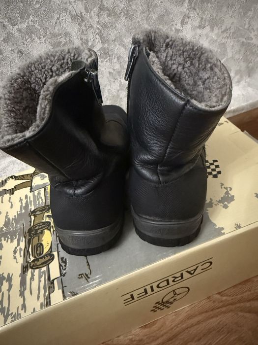 Продам зимнию обувь на мальчика