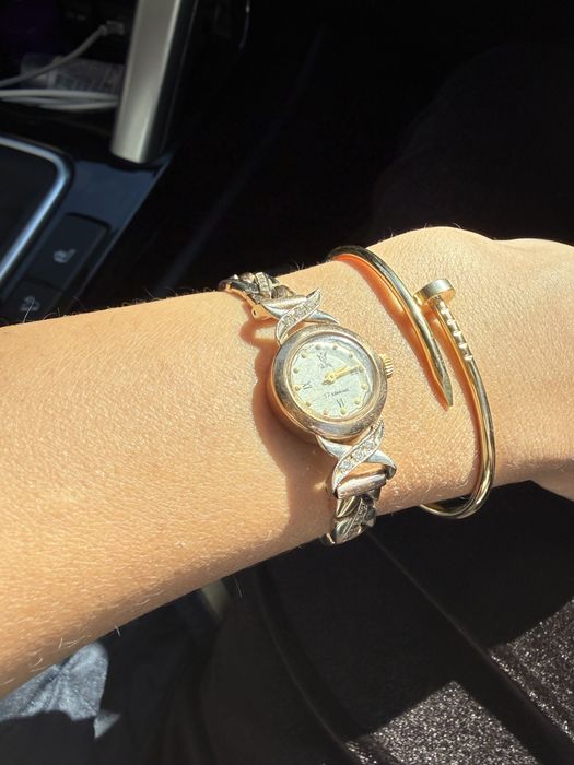 Золотые женские часы