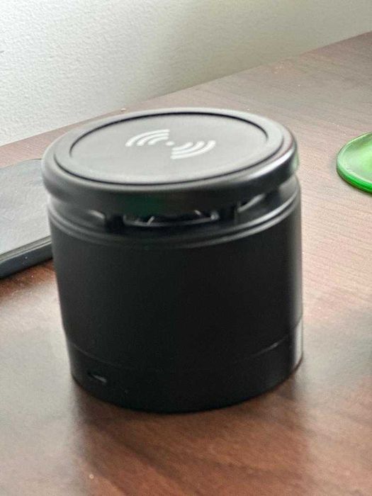 Wireless charger speaker