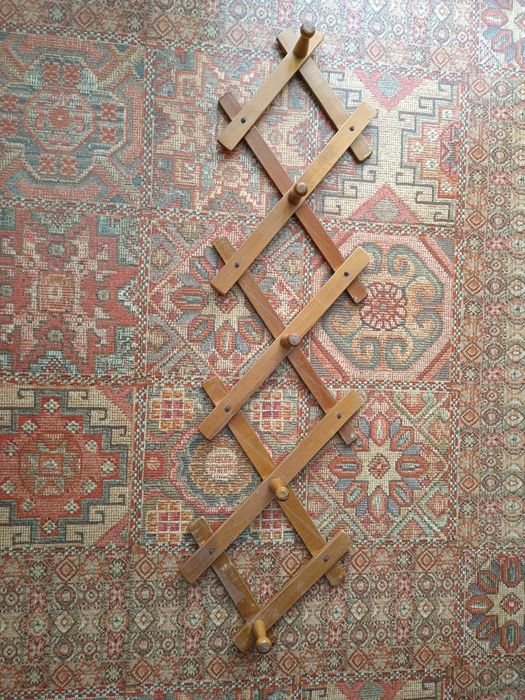 Вешалка складная для дачи