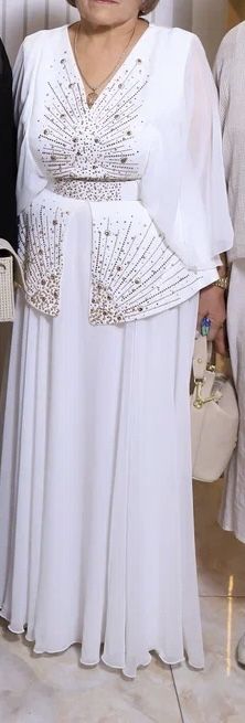 Шикарное вечернее платье