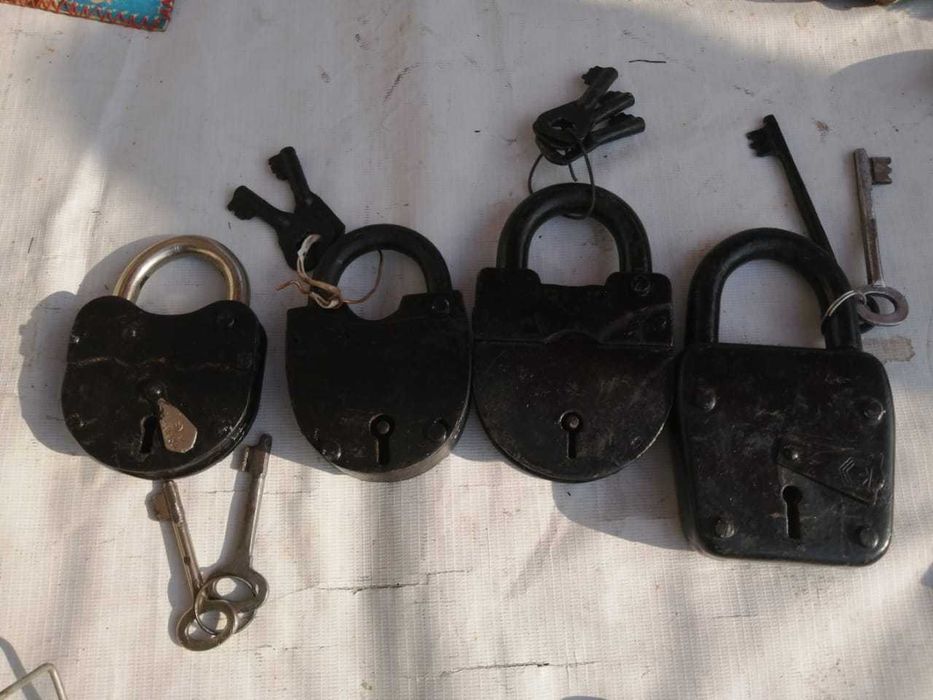 Замки навесные, амбарные.