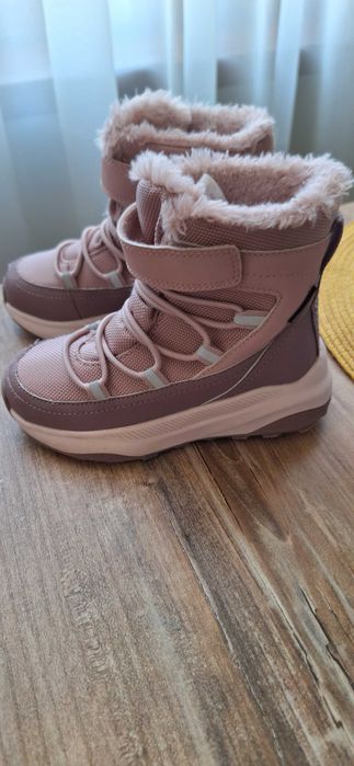 Детски боти за момиче. HM. Като нови. 26 номер.