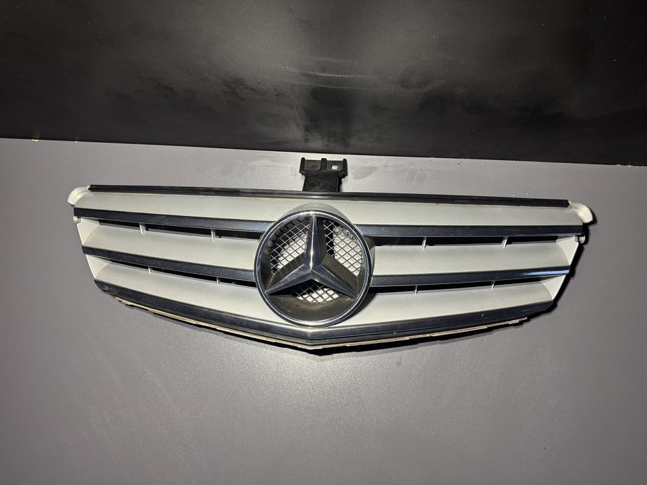 Grila centrala mercedes c class w204