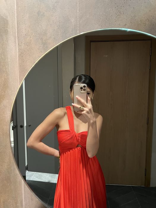 Вечернее яркое платье со скидкой