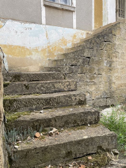 Каменни стъпала, дялан камък