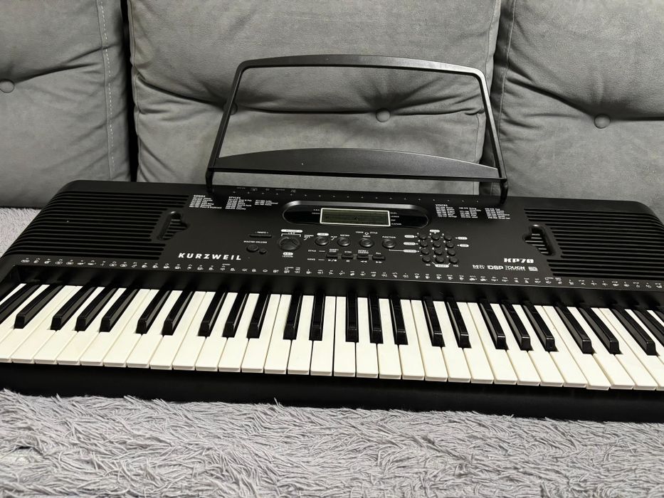 Продам синтезатор.