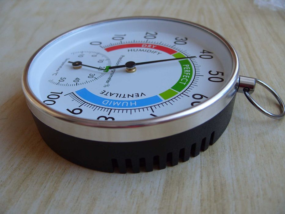 Висококачествен измервател на влажност и температура