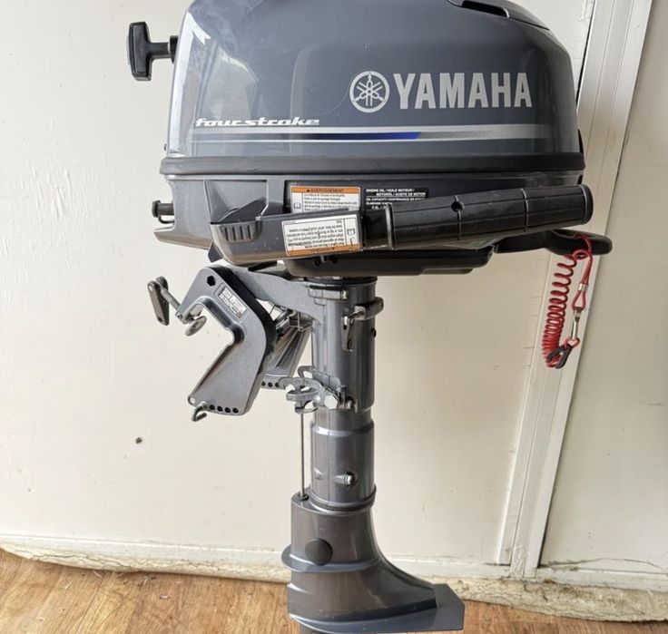 Vand barca +motor yamaha 5 cp