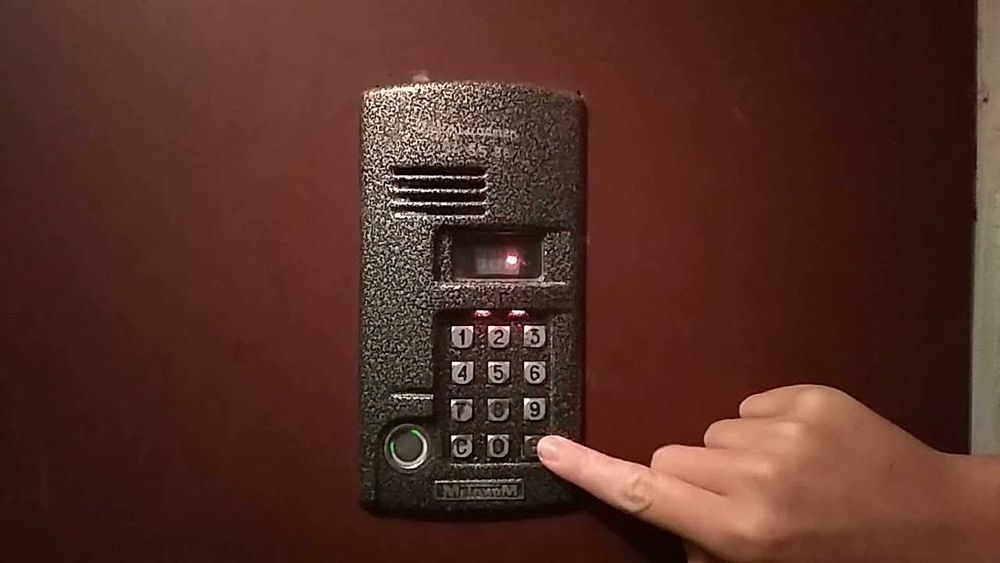 Дмофоны Системы контроль доступа.