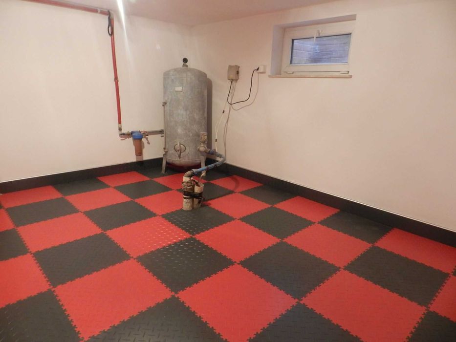 Pardoseala Modulara din PVC pentru Ateliere și Service Auto