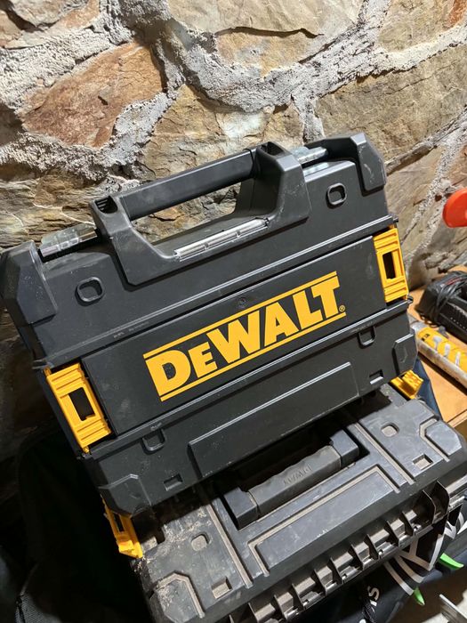 Куфари за инструменти DEWALT XR TSTAK