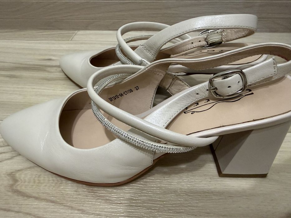 Туфли бежевые 37