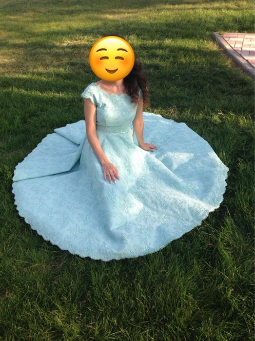 Красивое мятное платье