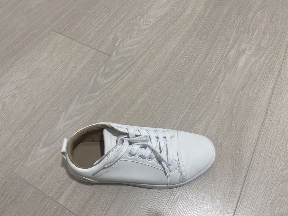 Кроссовка louboutin