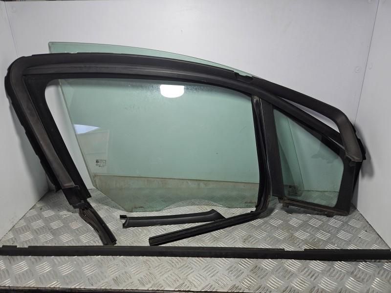 Geam mobil + geam mic usa fata dreapta si perie Opel Meriva B facelift