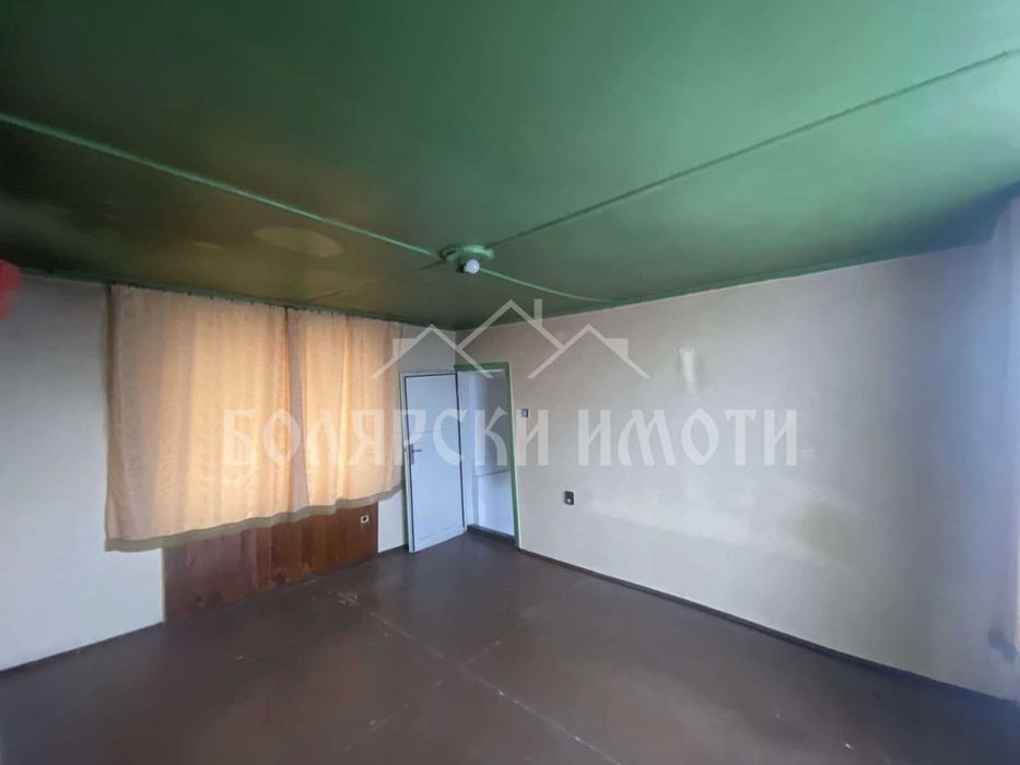 Къща с Панорамна гледка в кв. Варуша