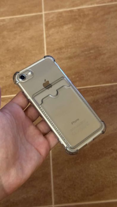 Продаю Iphone 7.