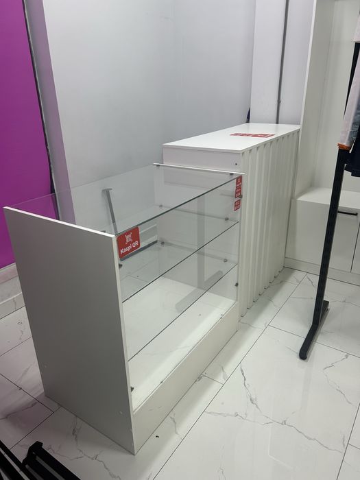 Продам торговое оборудование для магазина одежды