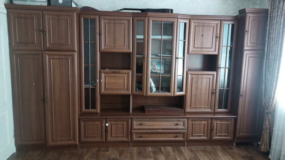 Стенка в зал горька