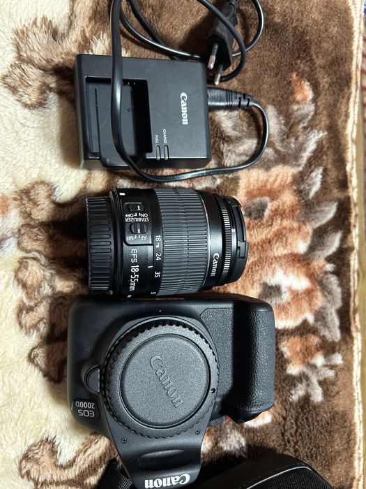 Canon EOS 2000D + obiectiv 18-55mm, stare ca nou.