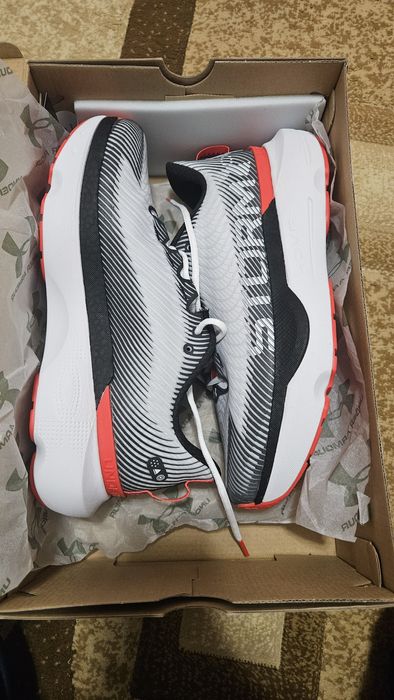 Adidasi Under Armour