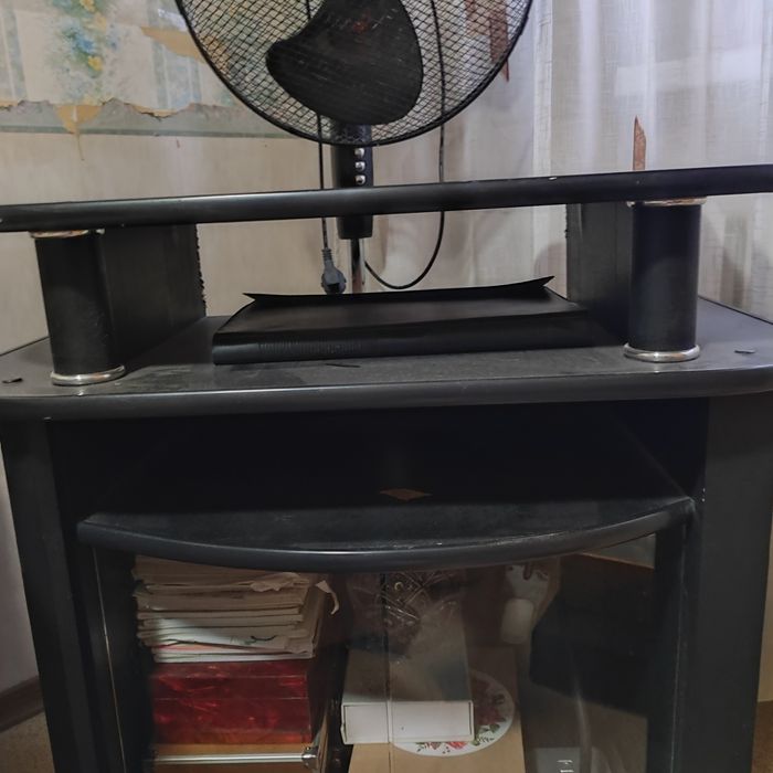 Продам тумбу под телевизор и не только