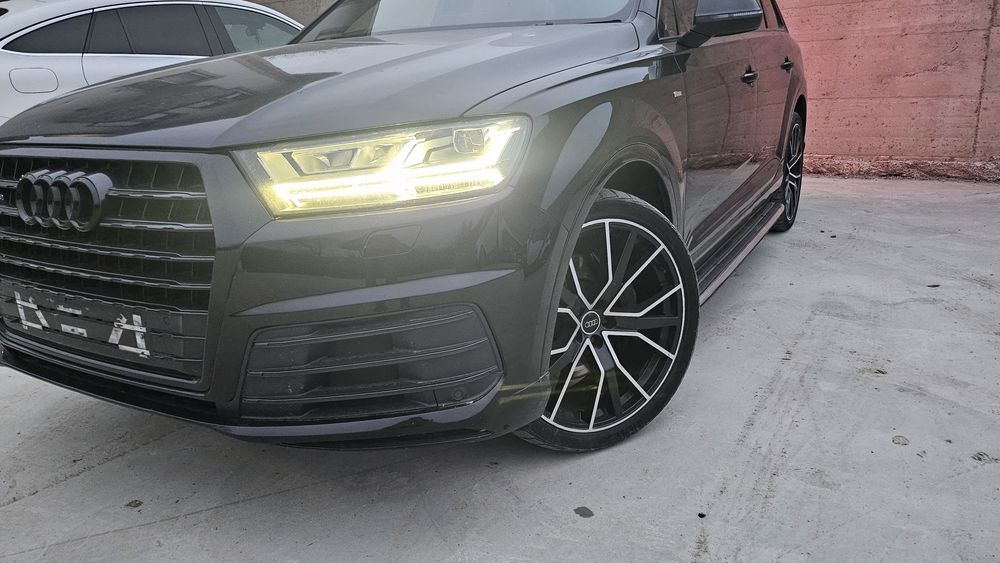 Faruri audi Q7 4M