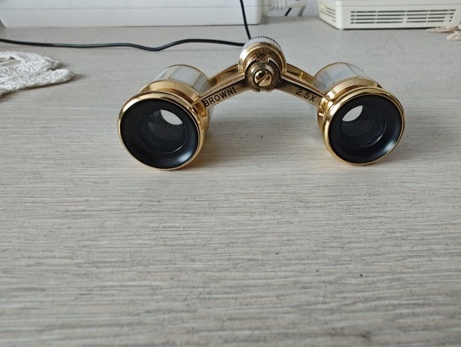 Benoclu pentru teatru Browni 2,5