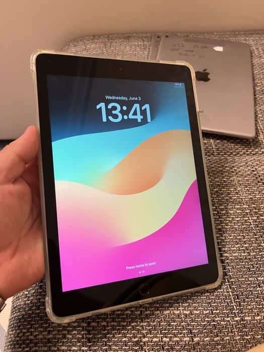 iPad 6th Generation – 32 GB – Wi-Fi 100 % bat