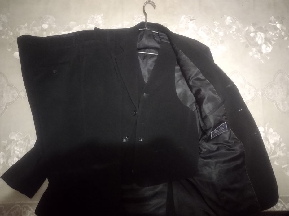 Костюм,брюк ва жакет сотилади