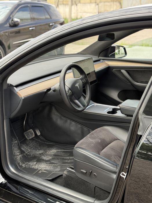 Tesla Model Y DUAL m LONG range