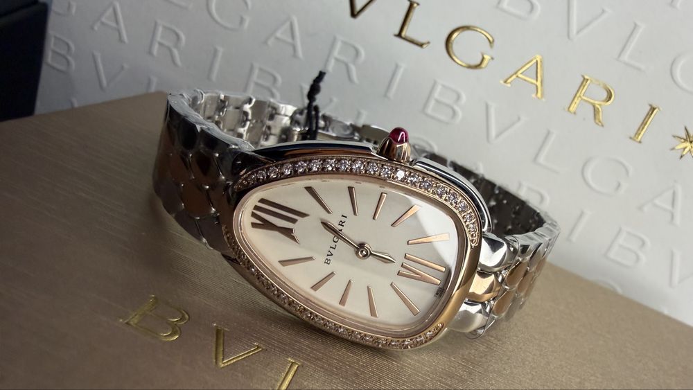 Часы Bvlgari с искусственными бриллиантами