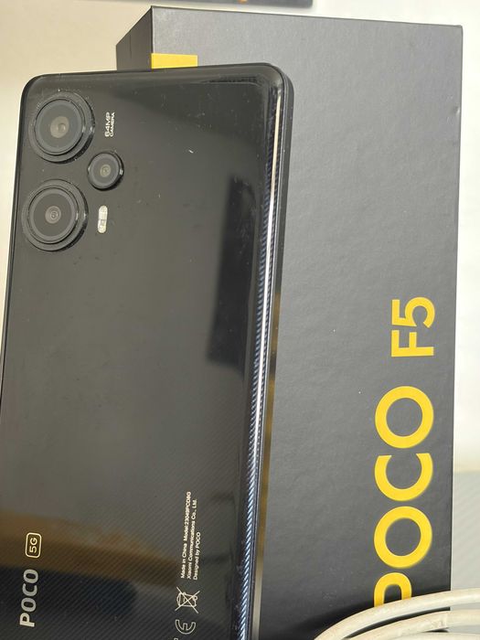 Telefon Gaming Xiaomi POCO F5 12/256 GB, stare foarte bună, 4 huse, cutie, cablu