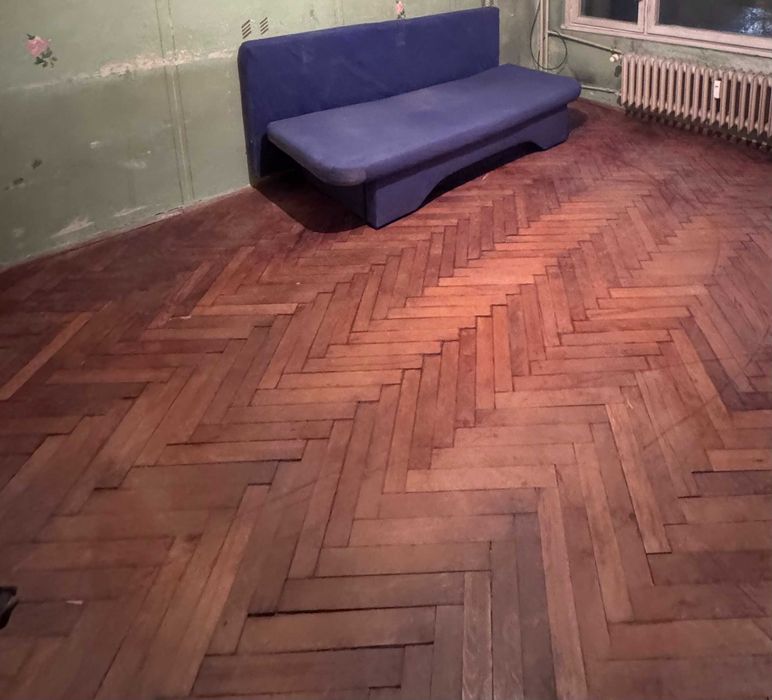 Масивен дървен паркет „рибена кост“ около 32 кв.м – София