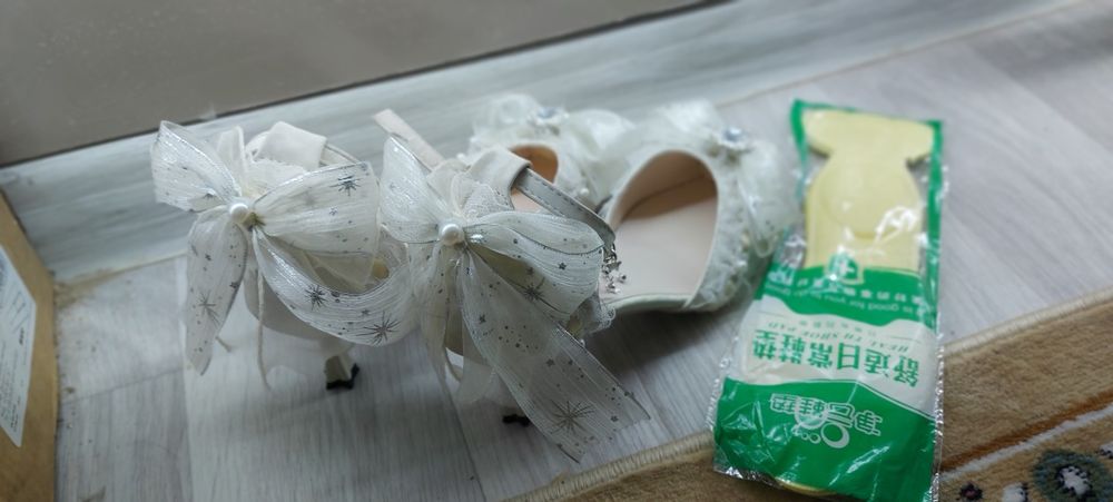 Нарядные туфли с бантом и жемчугом