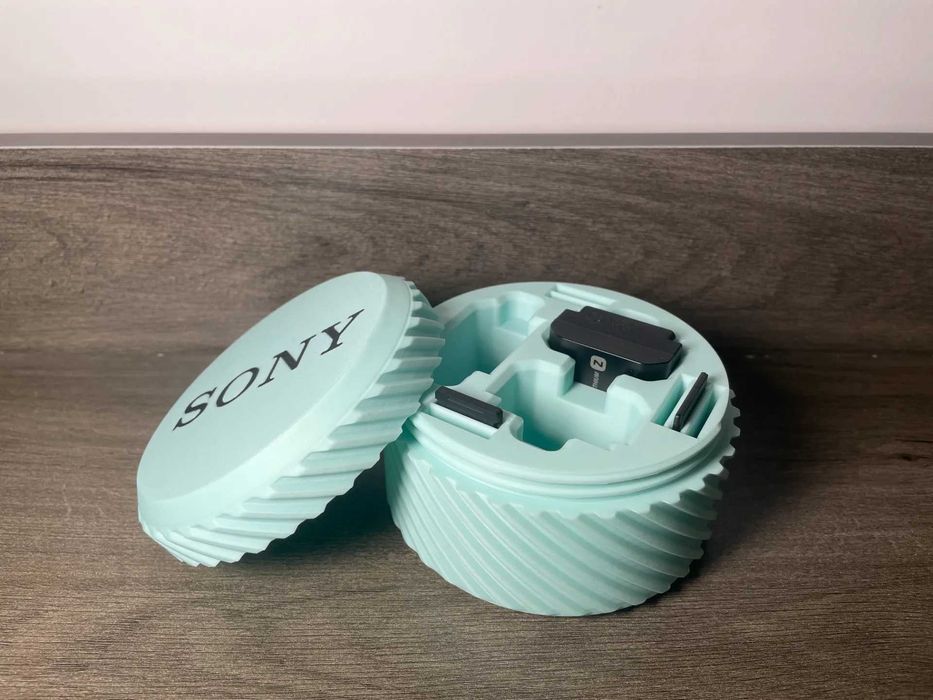 Кутия за батерии и карти (Nikon, Canon, Sony, Fuji) c лoro