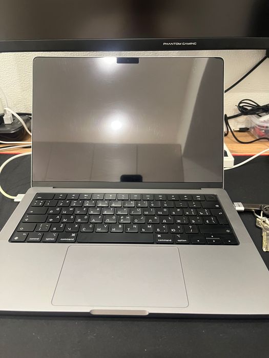 Продам MacBook Pro на чипе M1 Pro