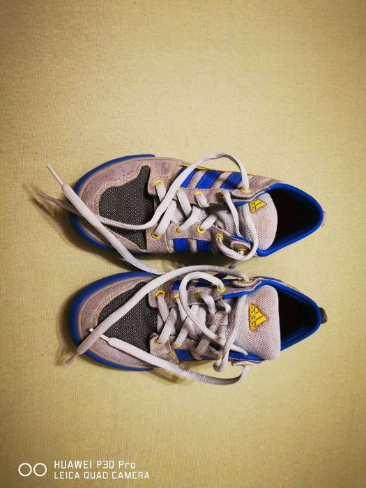 Детски маратонки Адидас за момче, номер 35, идеално запазени!