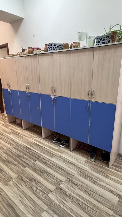 Стол и стулья детские шкафчики