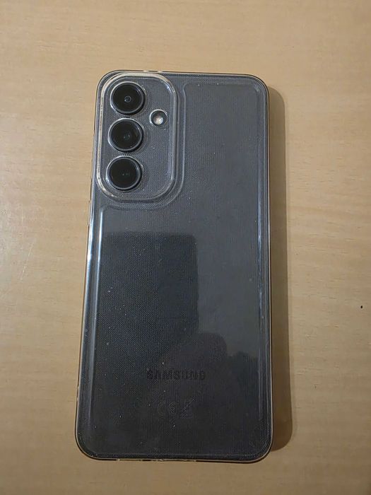 Продавам Samsung Galaxy S24 FE