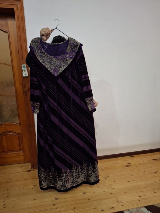 Женская платье. Ручная работа