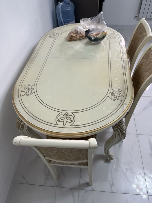 Кухонный стол со стульями