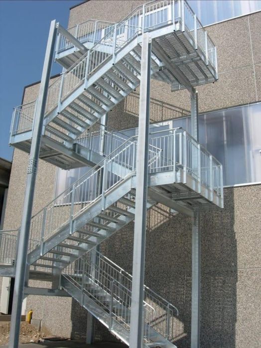 Scara de exterior metalice isu