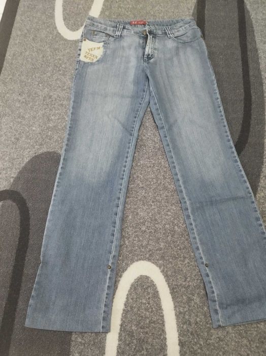 Дънки по 10 лв. Номер от 31 до 40.