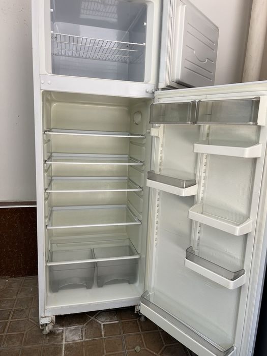 Продаеться холодильник