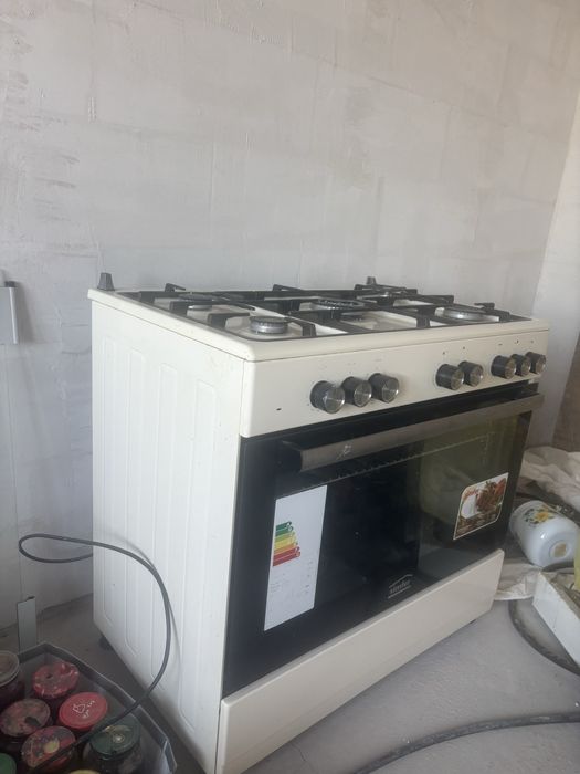 Продам Газ Плиту