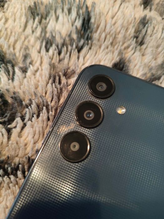 Caut sa vand acest samsung a 25 5g este folosit tde vreo 4 lunii aproximativ predate doar in mana